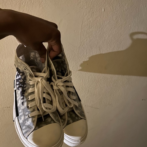 I’ve worn them 3 times I’m not into designer anymore and I need the money. - Picture 5 of 5